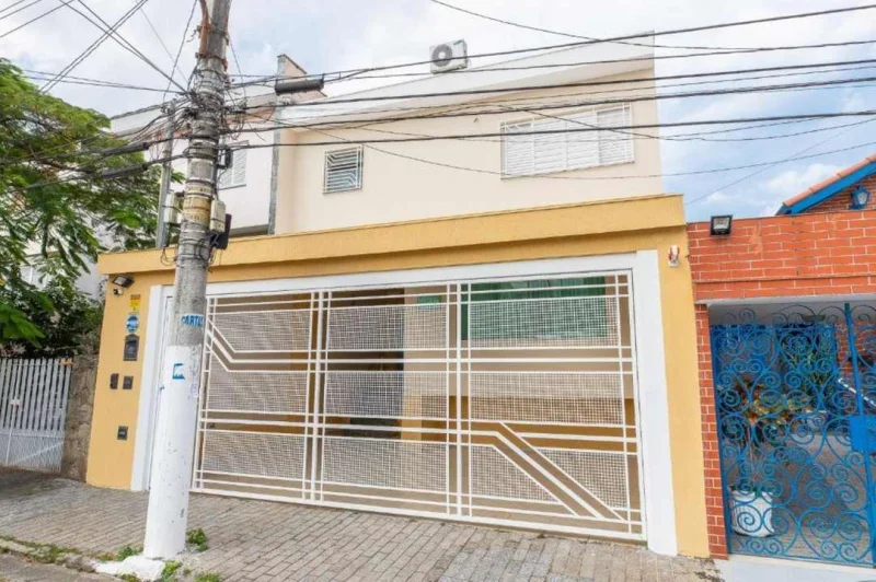 um Sobrado Lindo Iluminado Ventilado e Espaçoso no Térreo SA