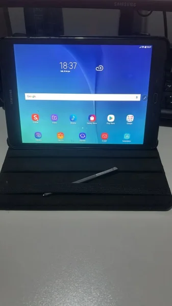 Tablet "A" - Expansão 32GB + 5G c/ Caneta Stylus - Samsung Galaxy - Modelo SM-P555M - Capacidade da bateria 6000mAh - 5 V Tipo V8 - 2A