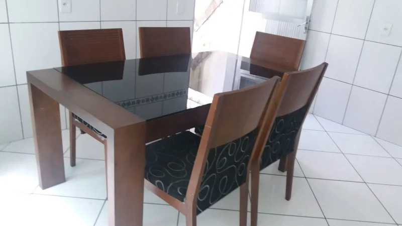 Mesa com Tampo de Vidro