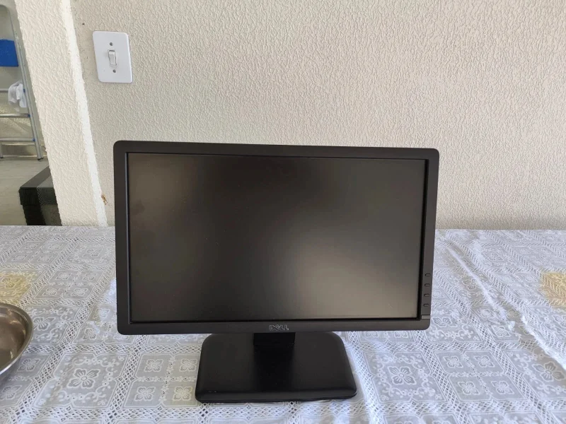 Combo de Televisão de 24 polegadas e Monitor de computador