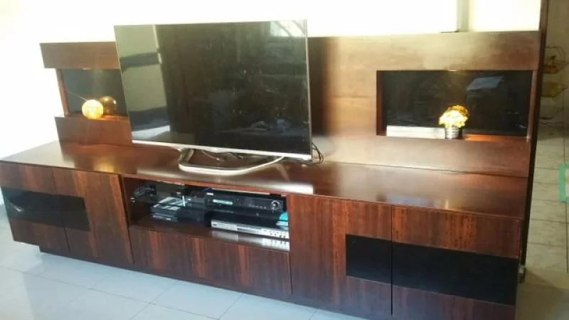 Lindo Rack de Madeira Embuia com Luzes