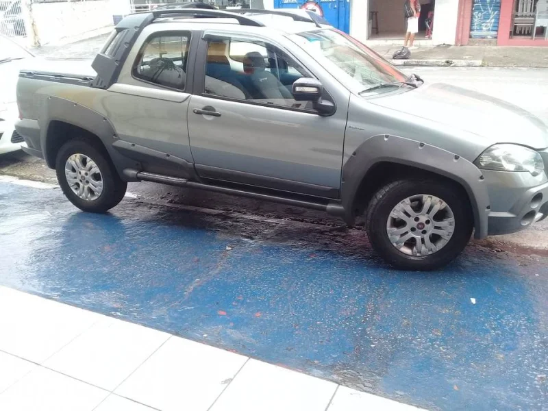 Fiat Strada Adventure 1.8 16v Dualogic (flex) (cabine Dupla) 2012