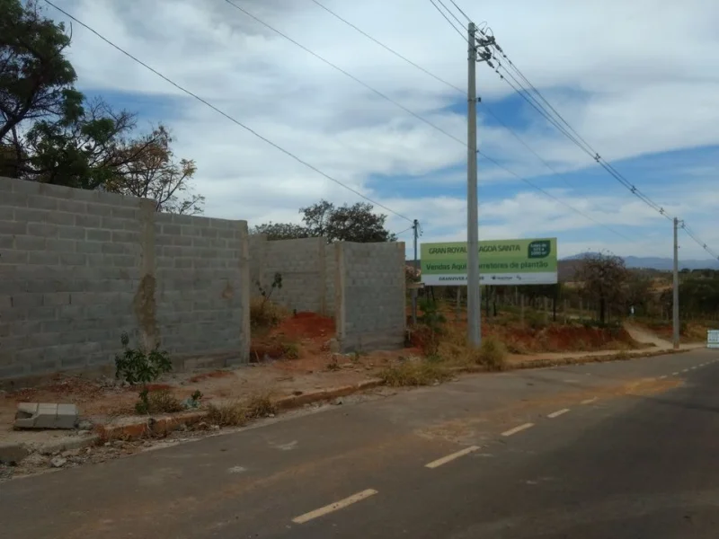 Lote Financiado no Bairro Lagoa das Mansões