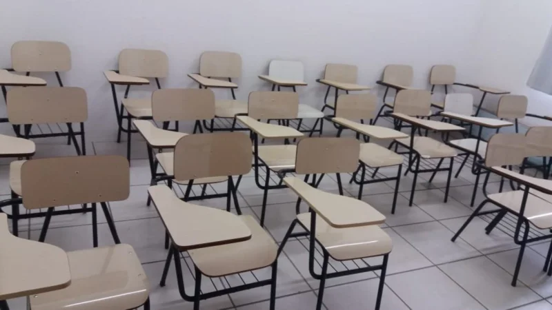 Cadeiras Escolar de Madeira