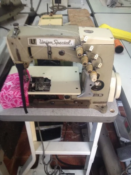 Maq de Cost Ponto Corrente Ombro a Ombro Mod 56400 Union Special Usada