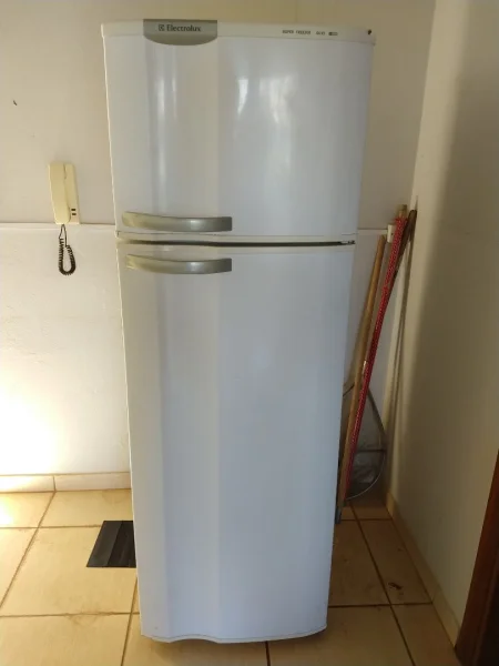 Geladeira com Freezer