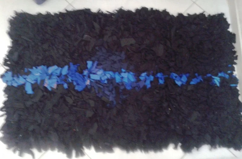 Tapete de Retalhos com Malha Preto e Azul
