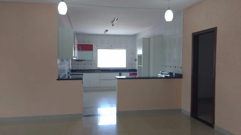 Casa 4 Qts + Churrasqueira + Piscina