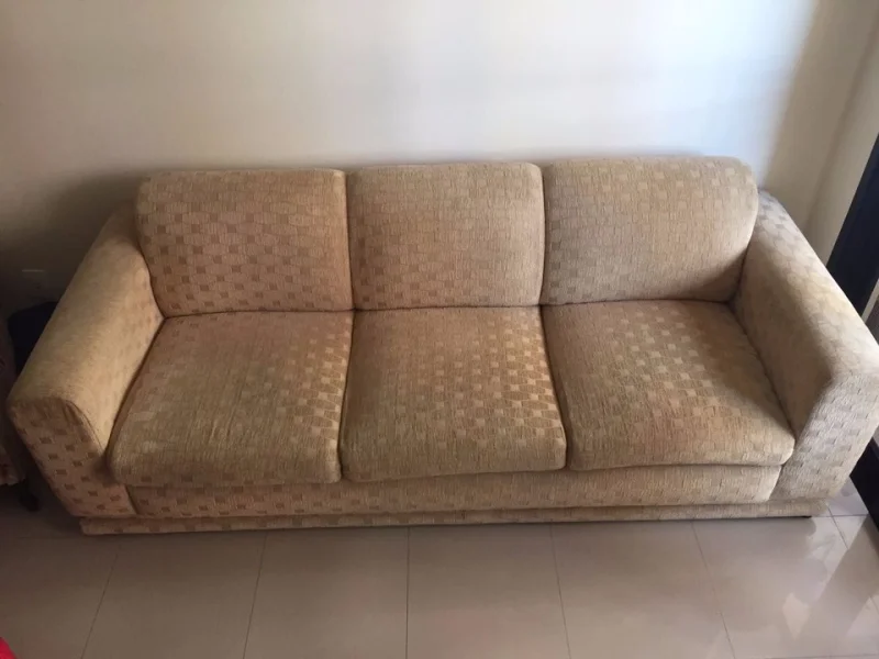 Sofa de 3 Lugares + Mesa de Madeira
