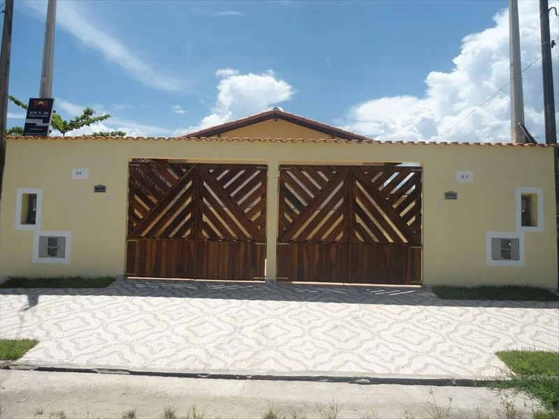 Casa com ótimo Acabamento à Ven em Itanhaém
