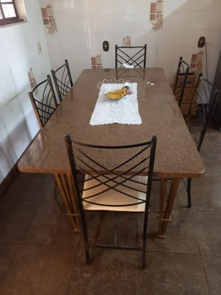 Mesa de Jantar com Tampo em Granito