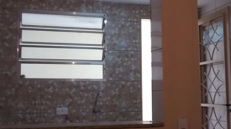 Aluga SE Casa Fundos 3 Cômodos