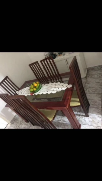 Mesa Tampo de Vidro com 6 Cadeiras