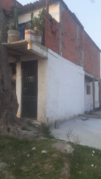Vende-se uma Casa