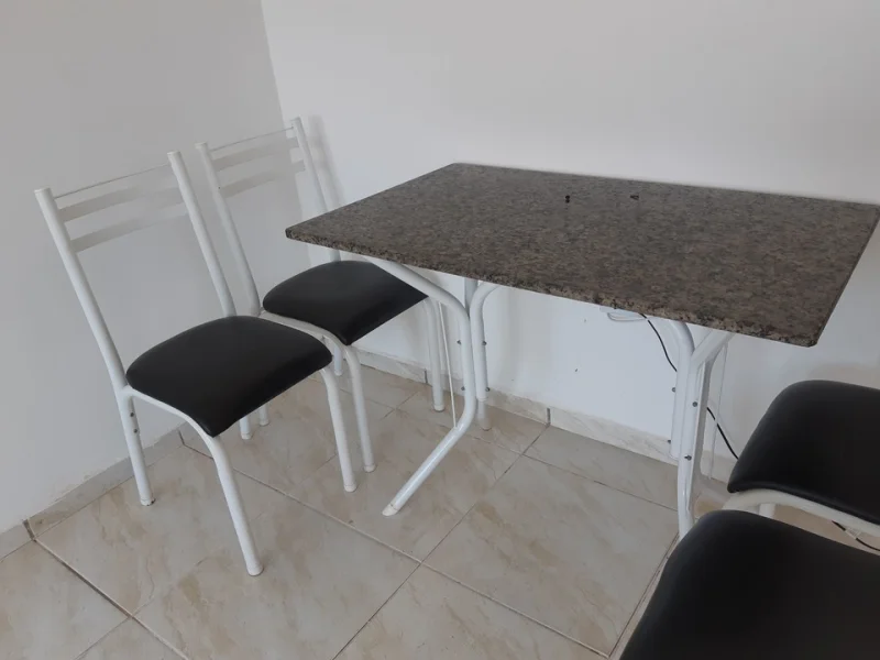Mesa de Mármore C/4 Cadeiras