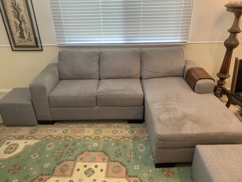 Sofá de Três Lugares com Chaise