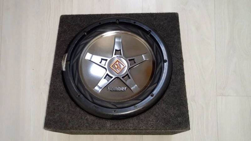 Amplificador Hurricane Hr4.120 480wrms + Caixa Selada Subwoofer Bomber 200w 12”