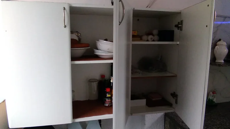 Três Armários de Madeira em Bom Estado
