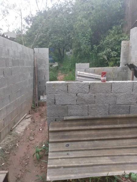 Casa 1 Comodo+banheiro+2 Comodos em Construção