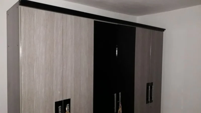 Guarda Roupas de Seis Portas