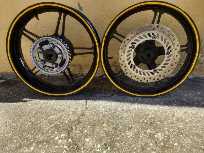 Rodas Cb300