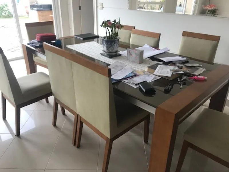 Mesa de Jantar com Tampo de Vidro e Oito Cadeiras
