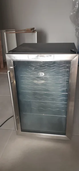 Adega Durabrand Modelo SC 28b Usada 24 Garrafas