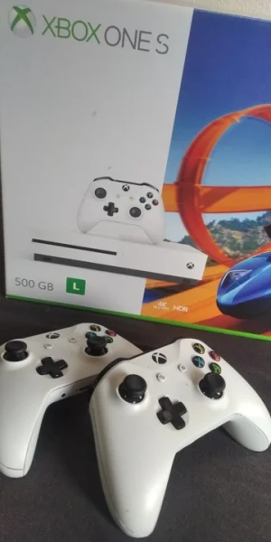 X Box One S com 2 Controles