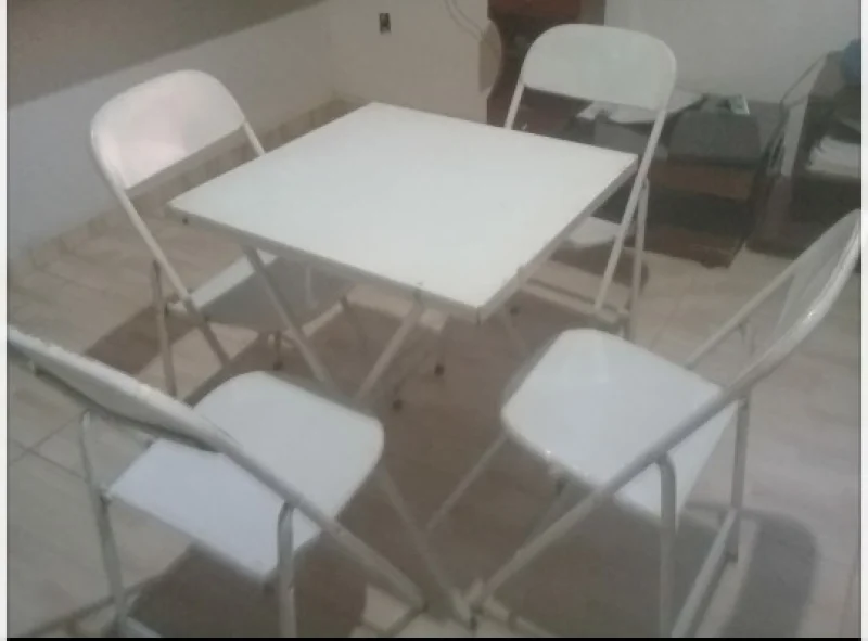 Vendo Jogos de Mesas e Cadeiras de Aço