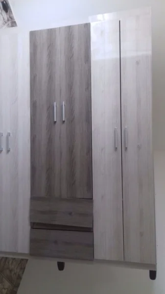 Vendo Guarda Roupa Semi Novo