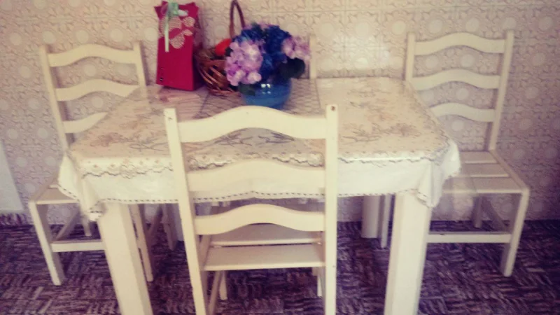 Mesa Semi Nova com 4 Cadeiras