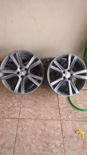 Roda Aro 18 Cinco Furo,serve para o Golf ,jetta