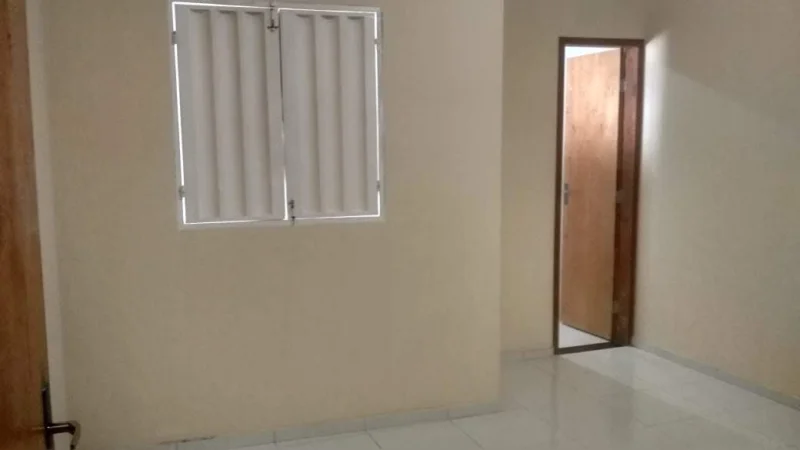 Alugo Casa