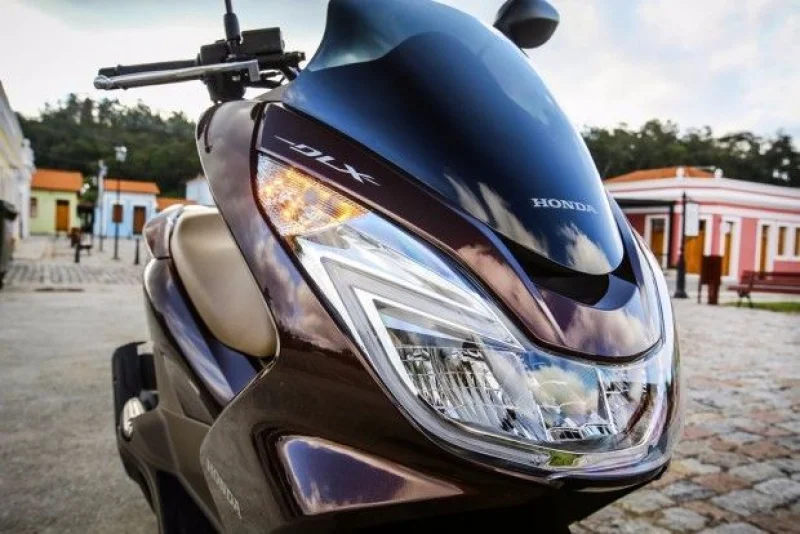a Moto PCX Nova 2018