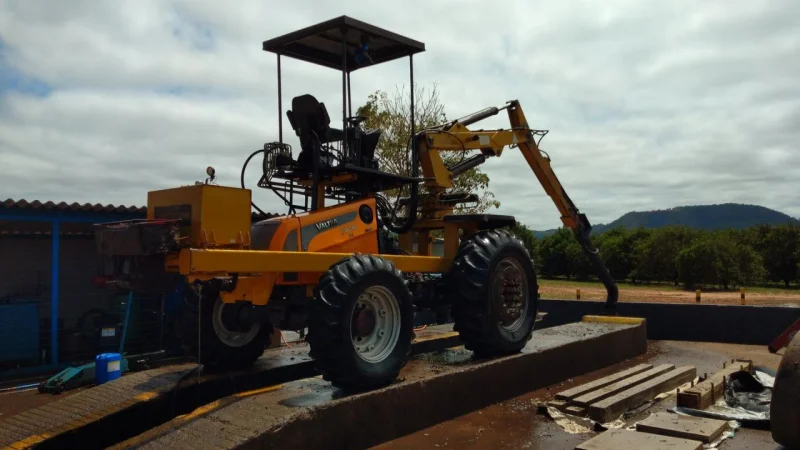 Trator Carregadeira de Laranja Cana ou Madeira