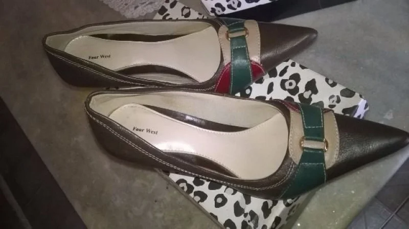 2 Pares de Sapatos Scarpin Preto Nr 38
