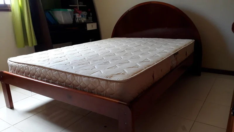 Cama de Casal de Madeira Maciça