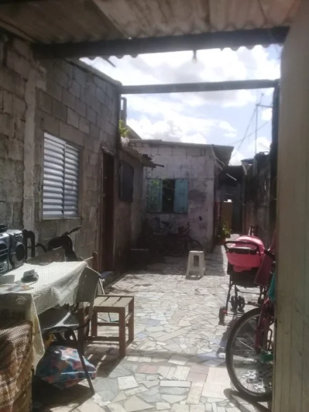 Terreno com Casa no Bruto