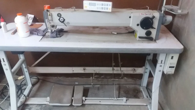 Máquina de Costura Zigue