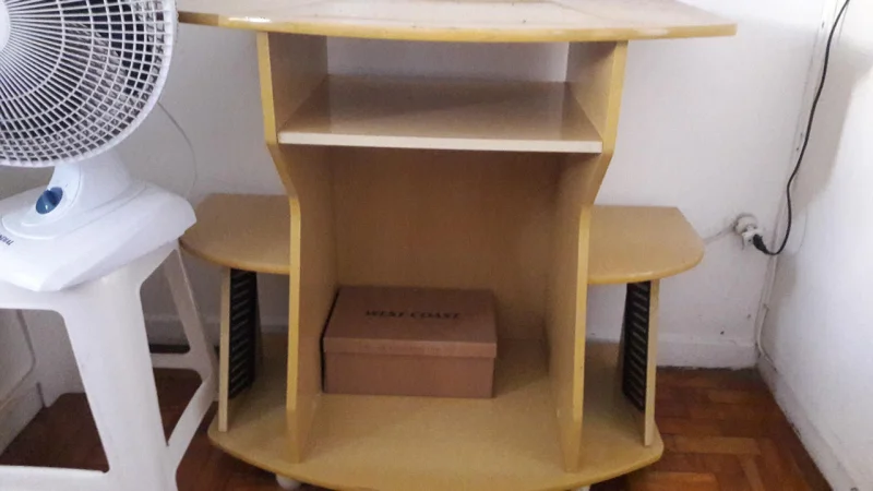 Rack Pequeno para TV e Aparelho de Som