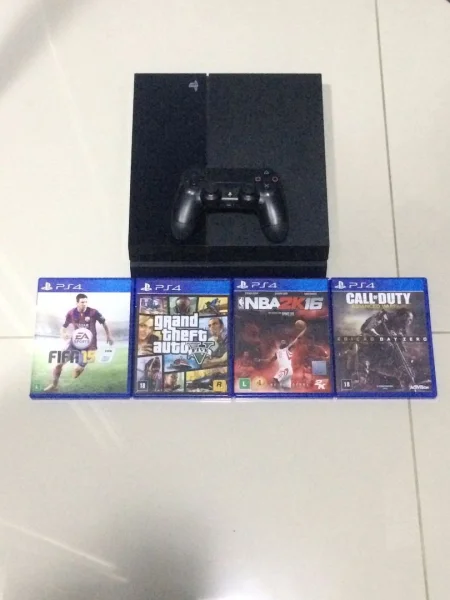 PS4 Pouco Uso 4 Jogos e 1 Controle
