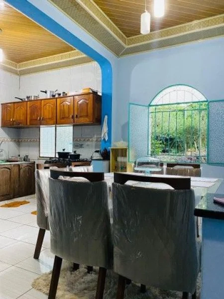 Casa com 3 Dormitórios à Venda, 450 m2 por RS 350.000 - Novo Aleixo - Manaus-am