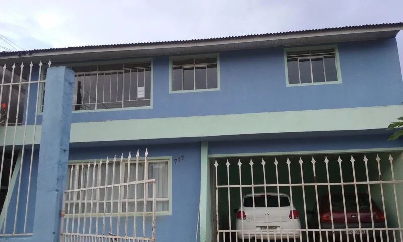 Sobrado no Bairro Neves, Próximo ao Centro