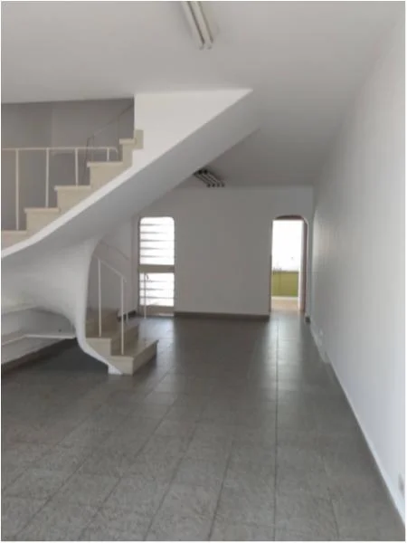 Sobrado com 3 Dorms em São Paulo - Santo Amaro por 3.5 Mil para Alugar
