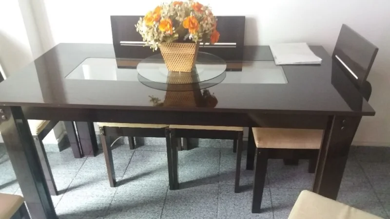 Mesa de Jantar 5 Cadeiras, ótimo Estado