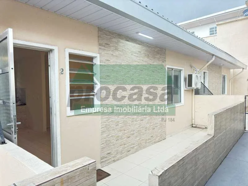 Aluga Casa Tipo Apartamento no Condominio Porto Seguro II no Parque Dez - Valor 1.700,00 - 2 Qtos Co