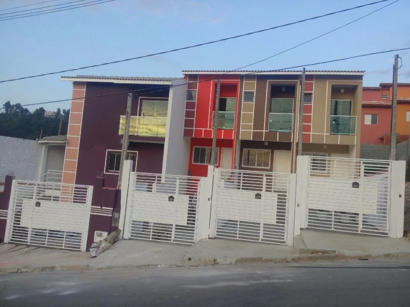 Excelente Sobrado, Quintal Amplo, Local Tranquilo
