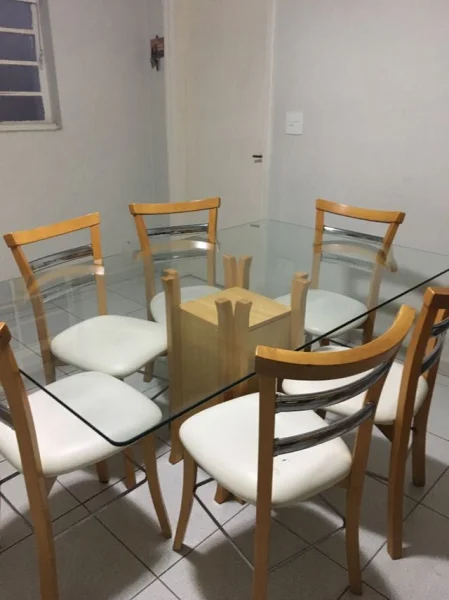 Mesa de Jantar com Aparador