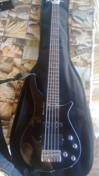 Contra Baixo Harley Benton 5 Cordas