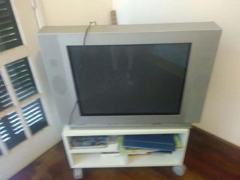 TV Cce 29" e TV Philips 20"